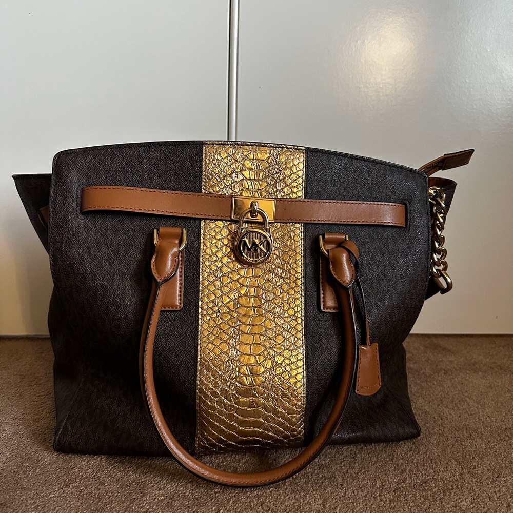 Michael Kors handbag/shoulder bag.  plenty space /zipper/ lock, and key